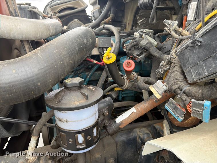 image for item FK0141 2005 International 7400 bucket truck