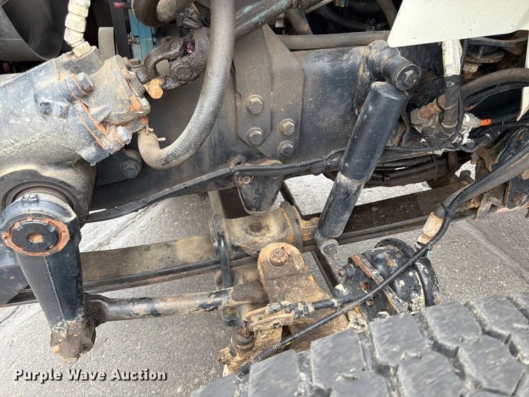 image for item FK0141 2005 International 7400 bucket truck