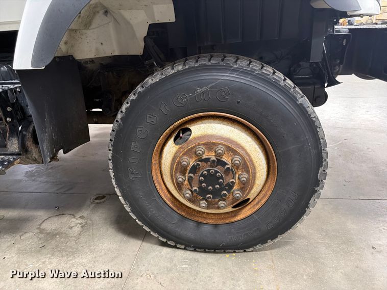 image for item FK0141 2005 International 7400 bucket truck