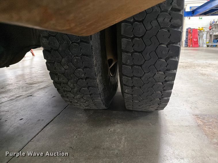 image for item FK0141 2005 International 7400 bucket truck