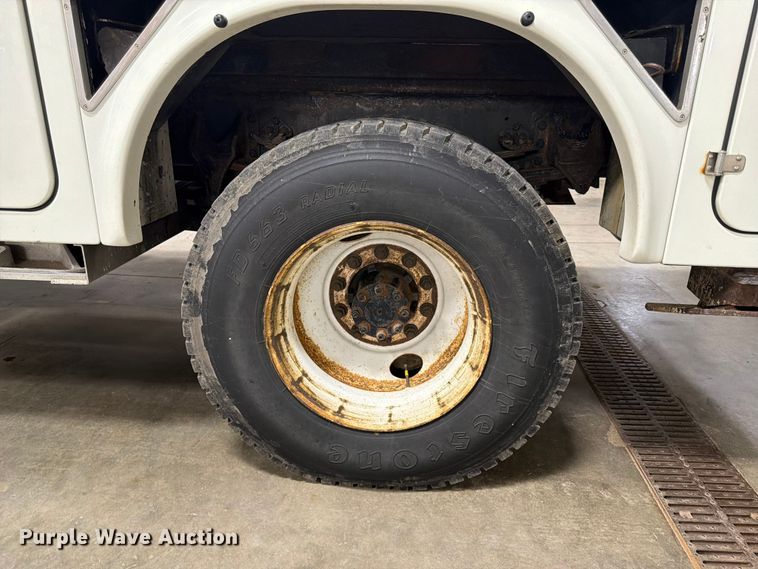 image for item FK0141 2005 International 7400 bucket truck