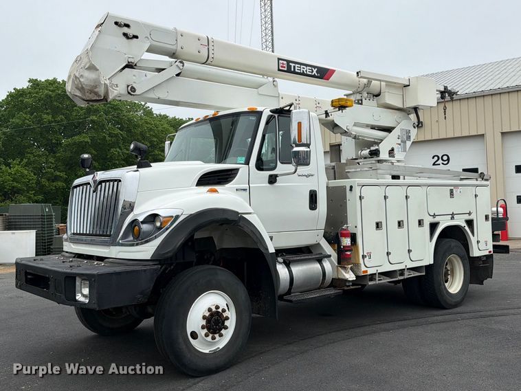 image for item FK0171 2013 International  7400 bucket truck