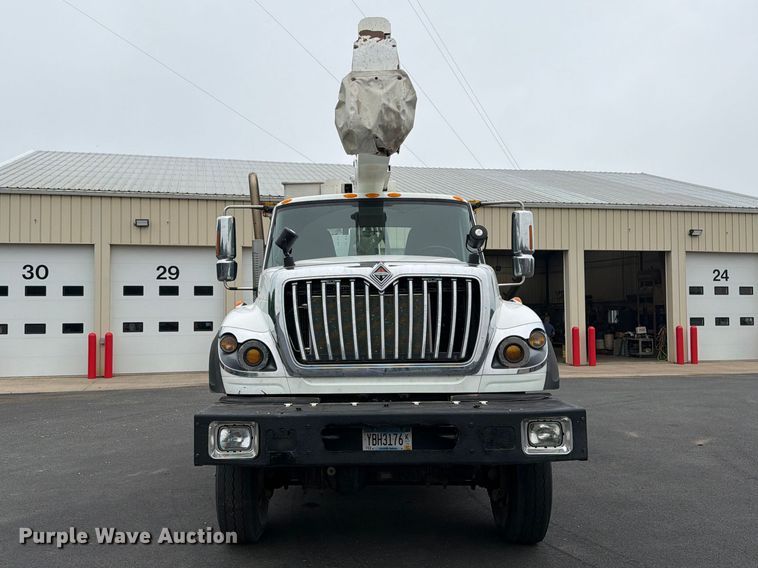image for item FK0171 2013 International  7400 bucket truck