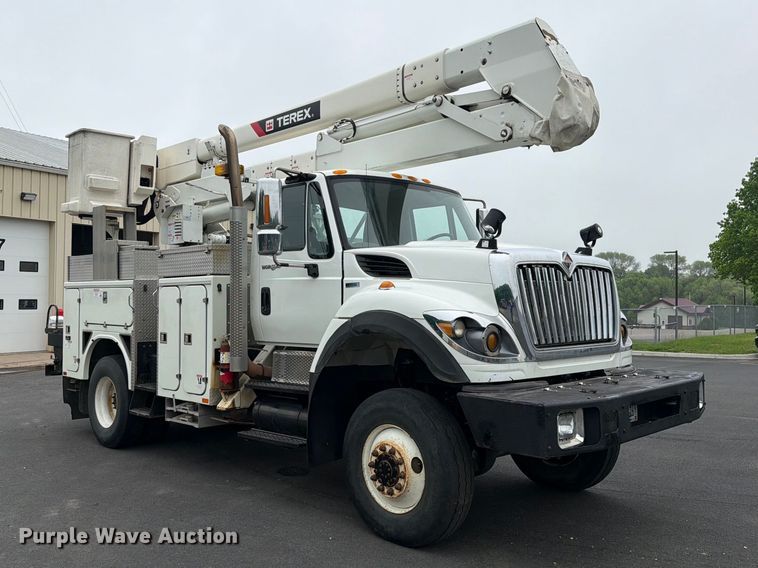 image for item FK0171 2013 International  7400 bucket truck