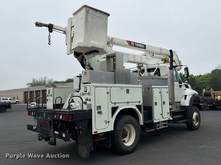 image for item FK0171 2013 International  7400 bucket truck