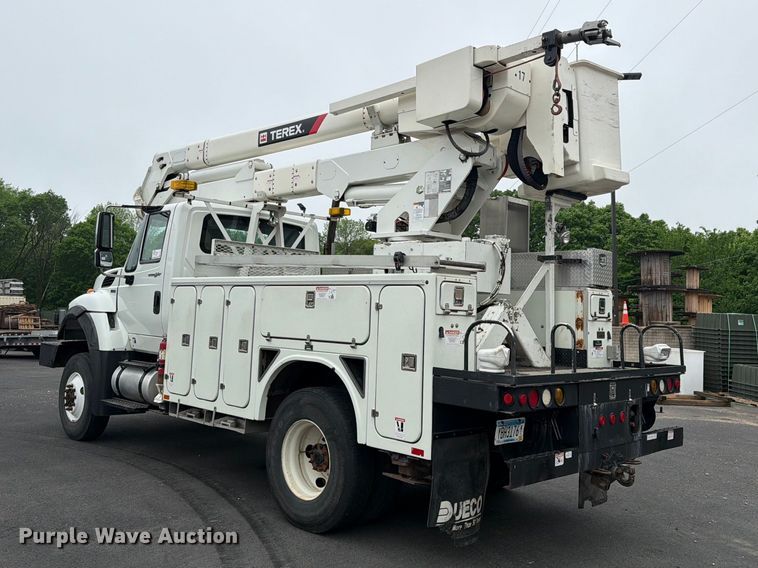 image for item FK0171 2013 International  7400 bucket truck