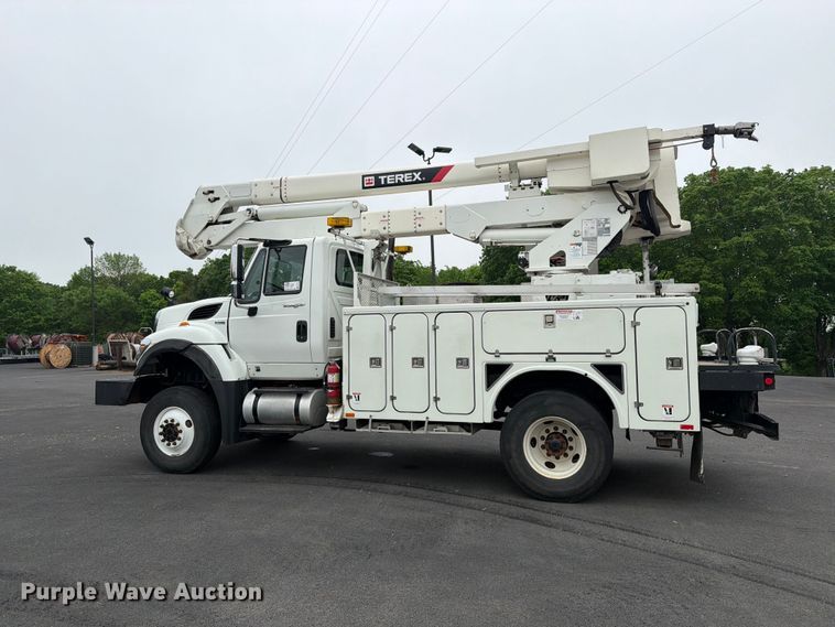 image for item FK0171 2013 International  7400 bucket truck