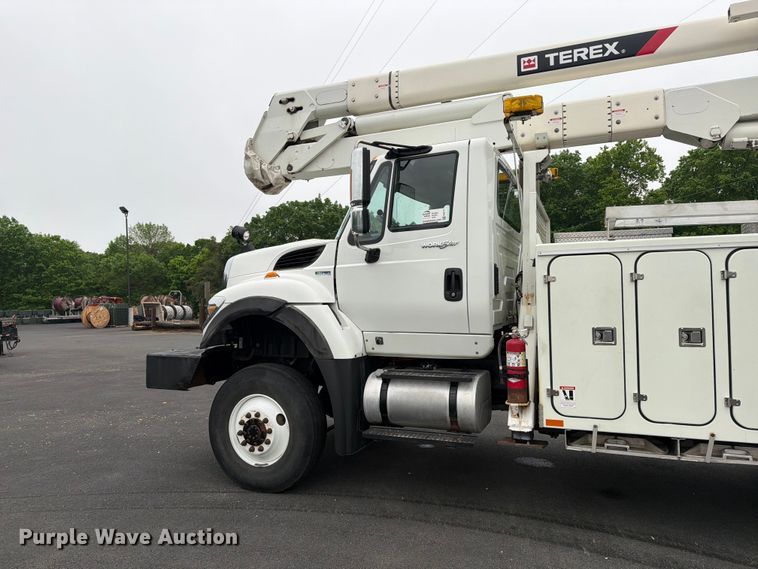 image for item FK0171 2013 International  7400 bucket truck