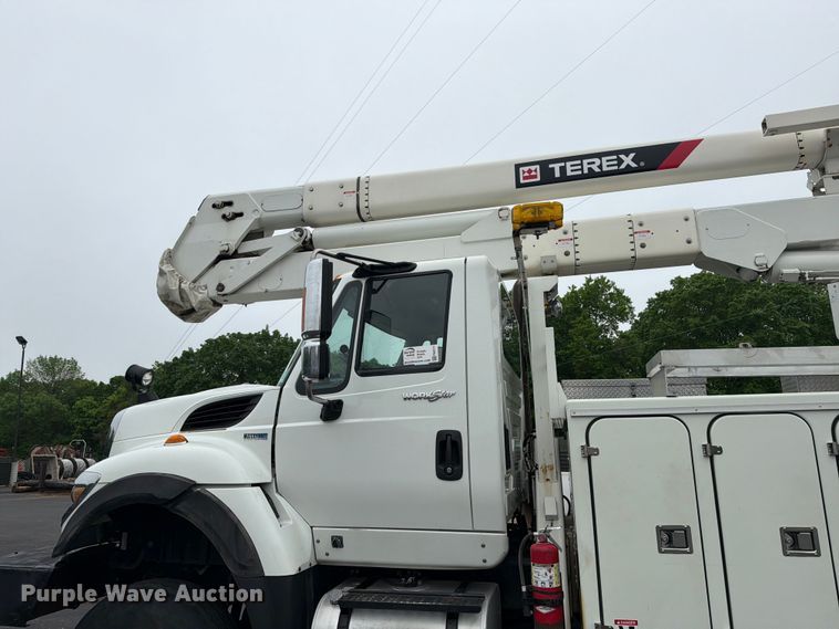 image for item FK0171 2013 International  7400 bucket truck