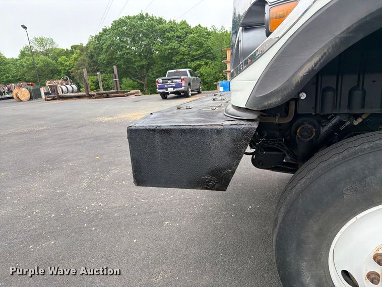 image for item FK0171 2013 International  7400 bucket truck