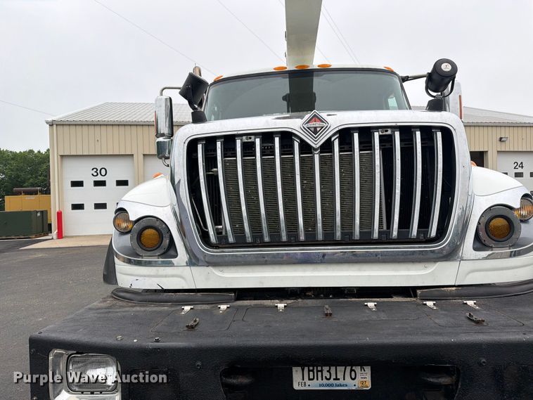 image for item FK0171 2013 International  7400 bucket truck