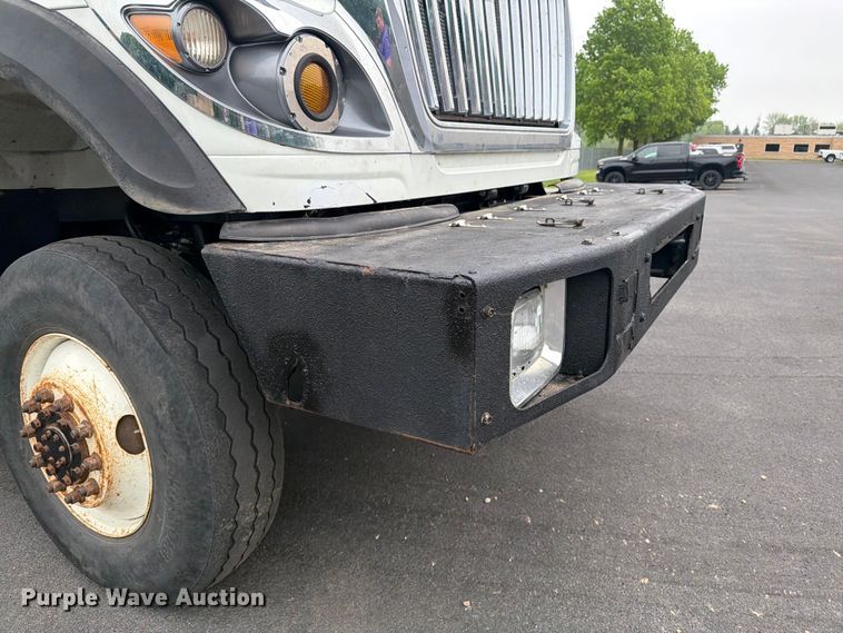 image for item FK0171 2013 International  7400 bucket truck