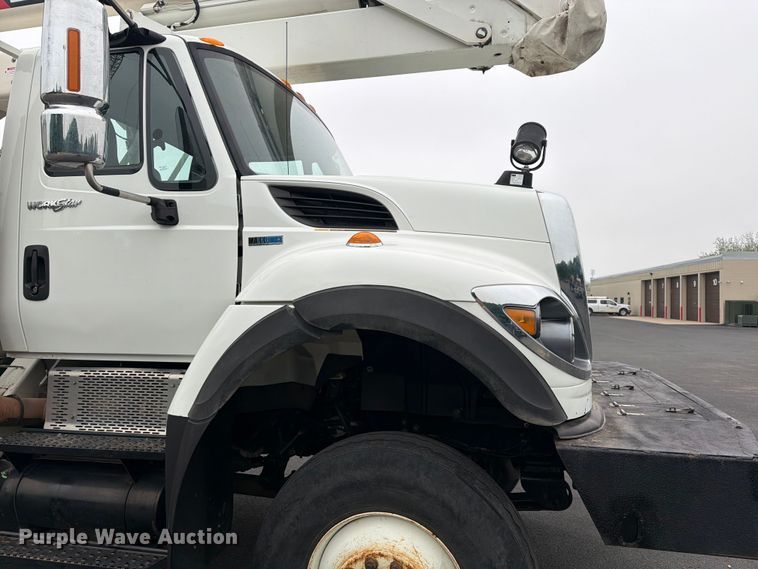 image for item FK0171 2013 International  7400 bucket truck