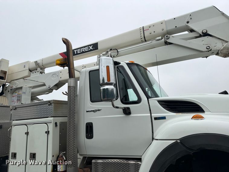 image for item FK0171 2013 International  7400 bucket truck