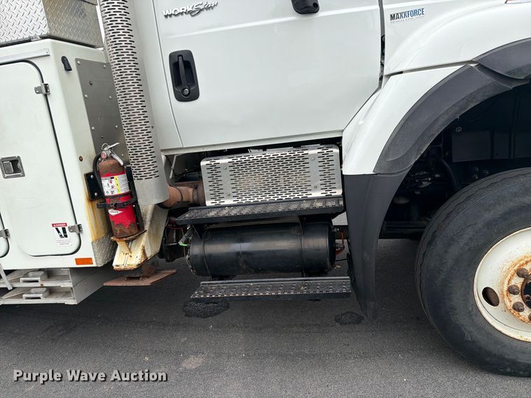 image for item FK0171 2013 International  7400 bucket truck