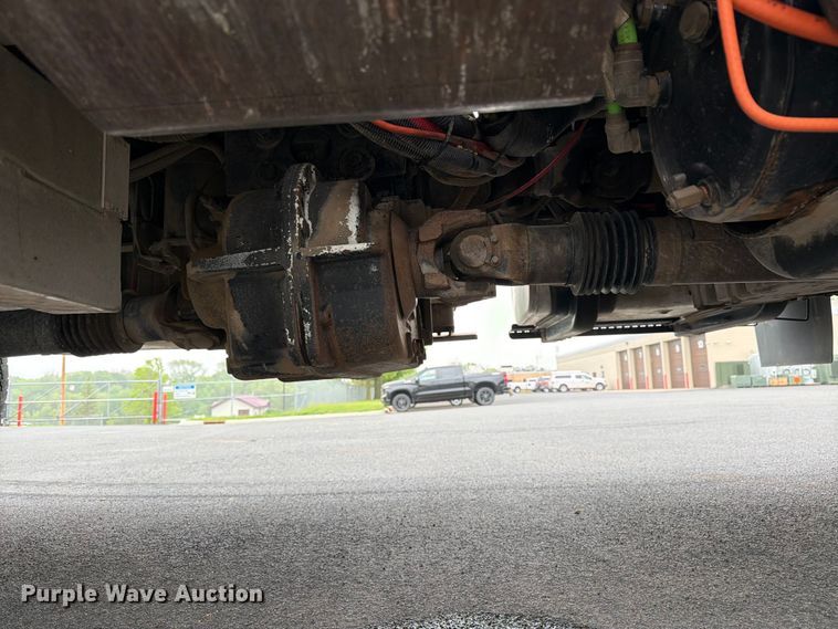 image for item FK0171 2013 International  7400 bucket truck