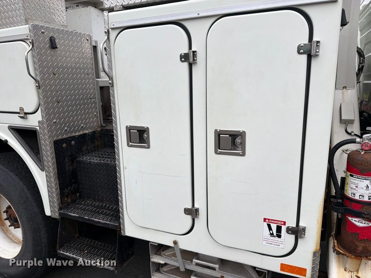 image for item FK0171 2013 International  7400 bucket truck