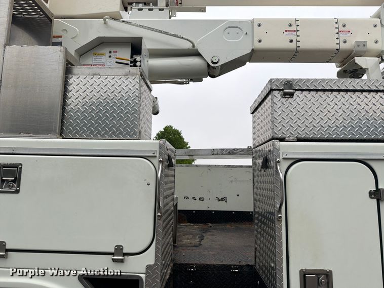 image for item FK0171 2013 International  7400 bucket truck