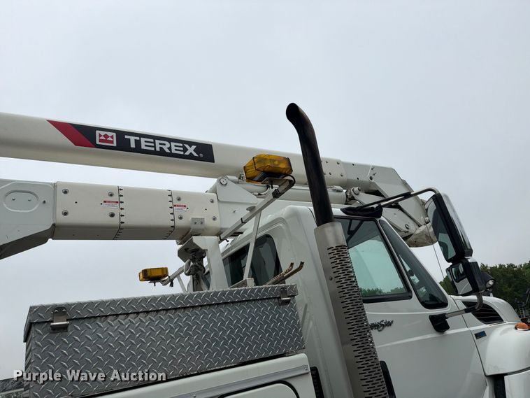 image for item FK0171 2013 International  7400 bucket truck