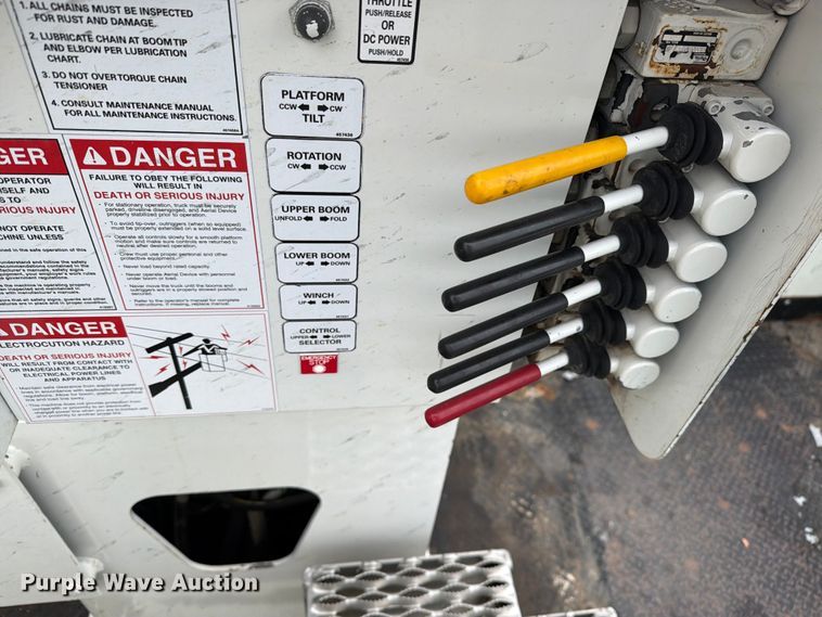 image for item FK0171 2013 International  7400 bucket truck