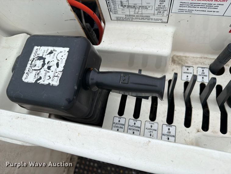 image for item FK0171 2013 International  7400 bucket truck