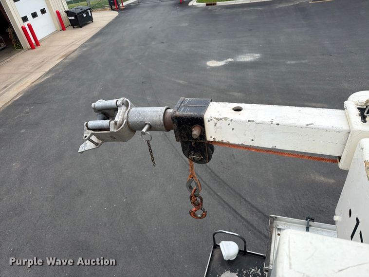 image for item FK0171 2013 International  7400 bucket truck