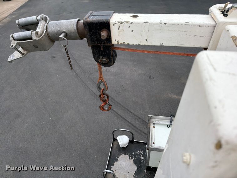image for item FK0171 2013 International  7400 bucket truck