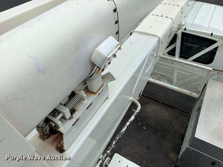 image for item FK0171 2013 International  7400 bucket truck