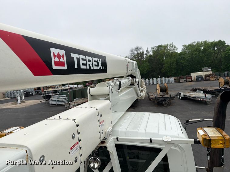 image for item FK0171 2013 International  7400 bucket truck