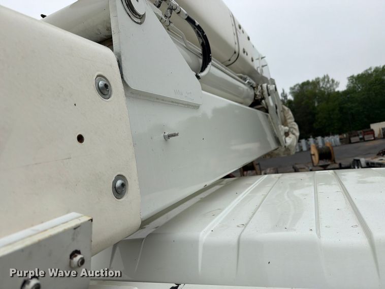 image for item FK0171 2013 International  7400 bucket truck