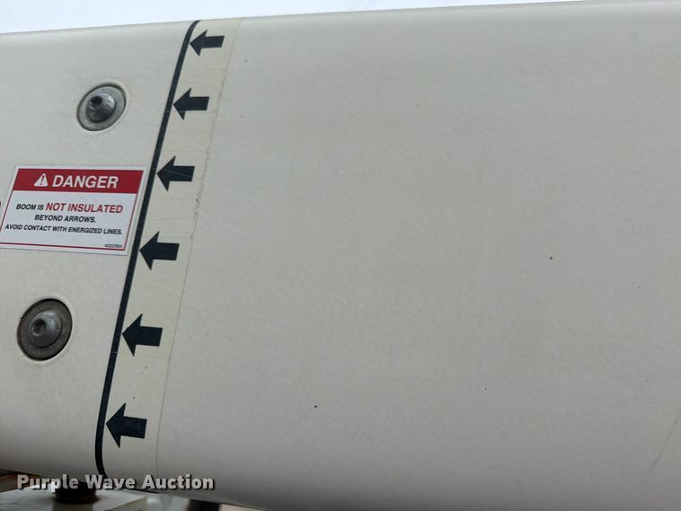 image for item FK0171 2013 International  7400 bucket truck