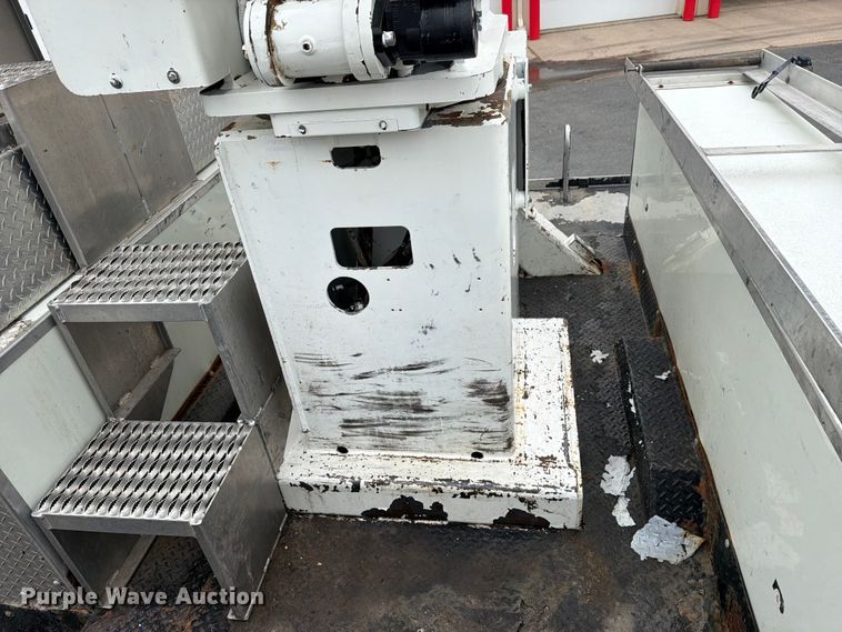 image for item FK0171 2013 International  7400 bucket truck
