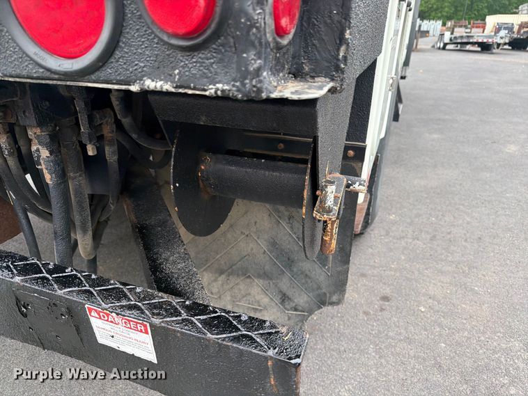 image for item FK0171 2013 International  7400 bucket truck
