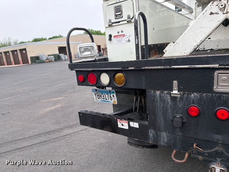 image for item FK0171 2013 International  7400 bucket truck