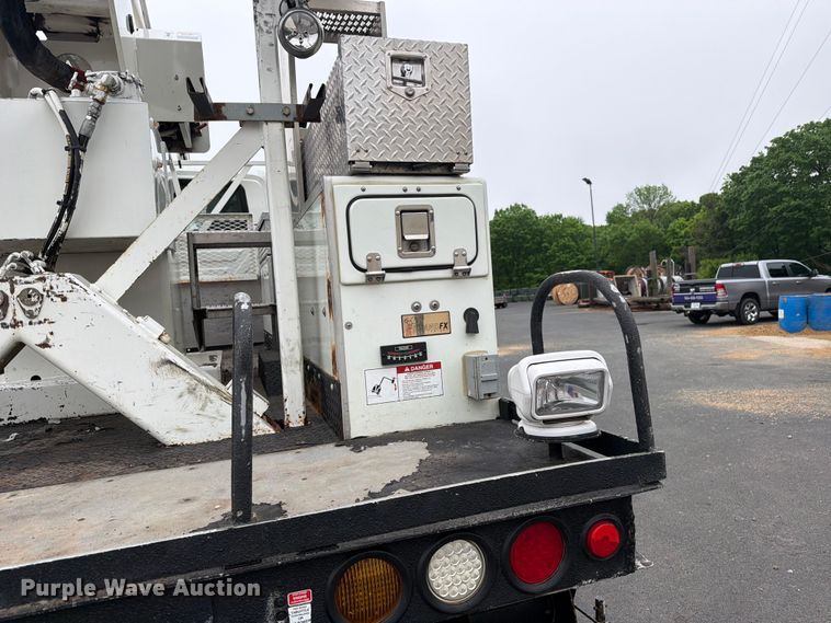 image for item FK0171 2013 International  7400 bucket truck