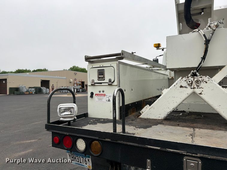 image for item FK0171 2013 International  7400 bucket truck