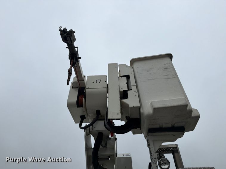 image for item FK0171 2013 International  7400 bucket truck