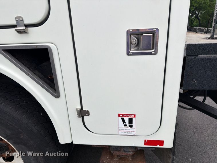 image for item FK0171 2013 International  7400 bucket truck