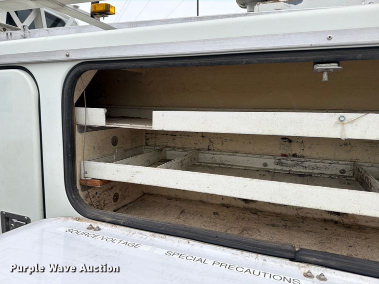 image for item FK0171 2013 International  7400 bucket truck