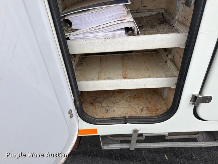 image for item FK0171 2013 International  7400 bucket truck