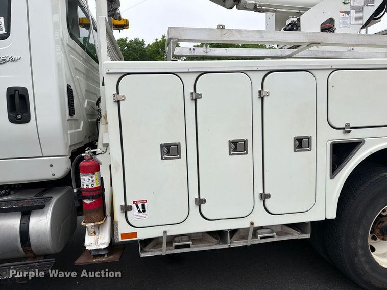image for item FK0171 2013 International  7400 bucket truck