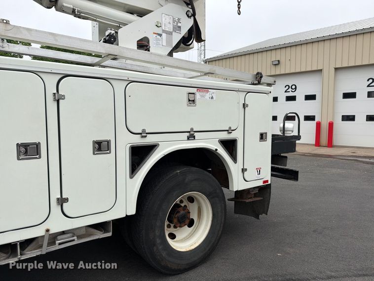 image for item FK0171 2013 International  7400 bucket truck
