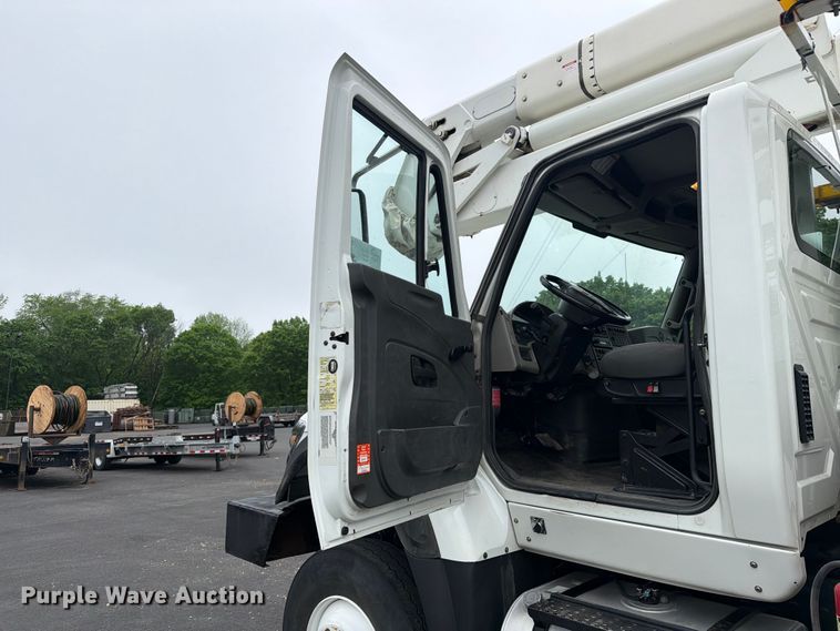 image for item FK0171 2013 International  7400 bucket truck
