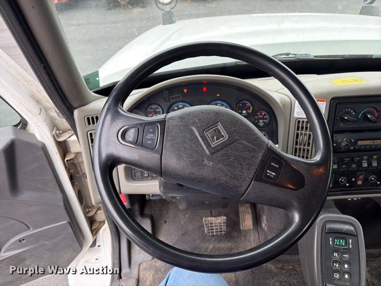 image for item FK0171 2013 International  7400 bucket truck
