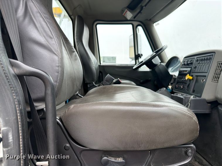 image for item FK0171 2013 International  7400 bucket truck