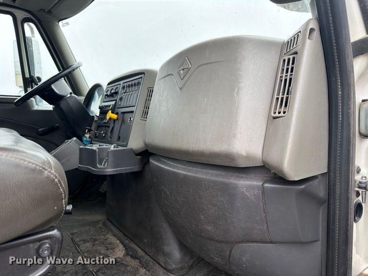 image for item FK0171 2013 International  7400 bucket truck