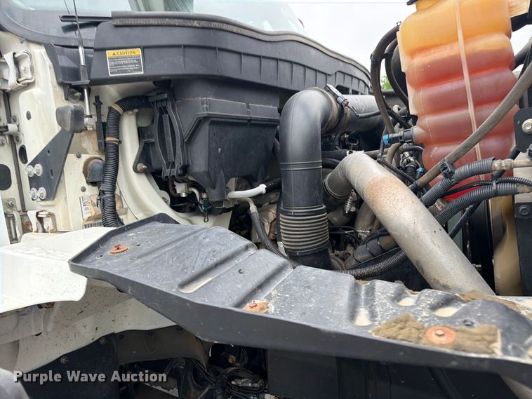 image for item FK0171 2013 International  7400 bucket truck