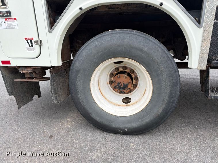 image for item FK0171 2013 International  7400 bucket truck