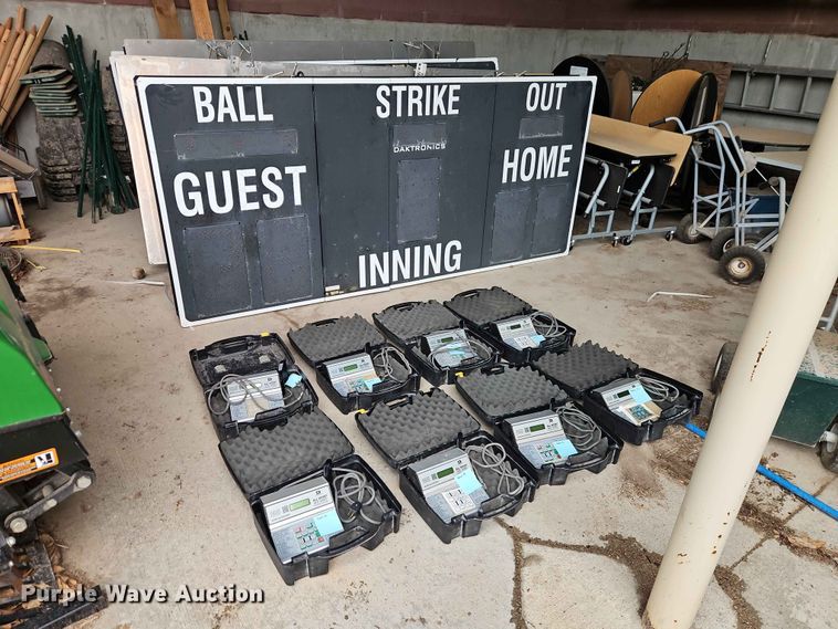 (8) baseball / softball score boards
