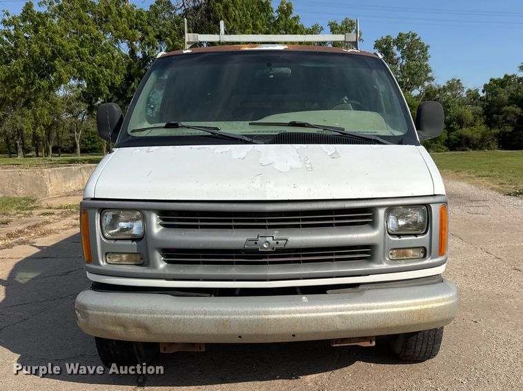 image for item NA9300 2001 Chevrolet Express 3500 van